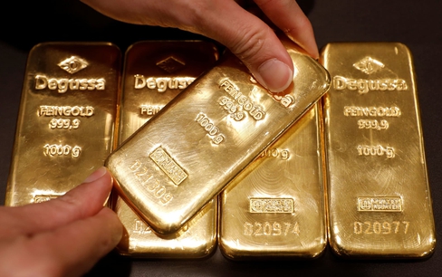 Giá vàng thế giới hướng tới mức 2.000 USD/ounce