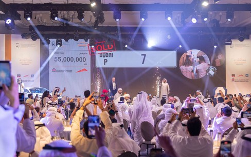 Biển số xe đắt nhất thế giới được bán với giá 15 triệu USD ở Dubai
