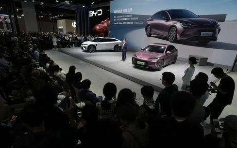 Volkswagen trình làng sedan hạng sang chạy điện tại triển lãm ô tô Trung Quốc