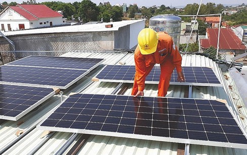 EVN kiến nghị sớm hướng dẫn phát triển điện mặt trời mái nhà không phát lên lưới