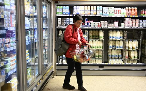 Chính phủ Anh yêu cầu các siêu thị áp trần giá các mặt hàng thực phẩm