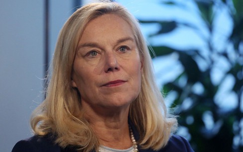 Nữ Bộ trưởng Tài chính Hà Lan từ chức vì lo lắng cho gia đình