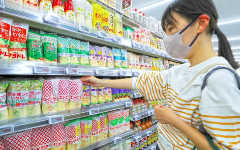 Nhật Bản vượt Mỹ về lạm phát, nhưng tăng trưởng tiền lương chậm lại