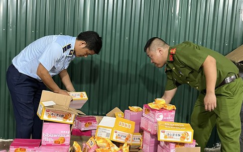 Hà Nội tạm giữ trên 4.500 chiếc bánh trung thu nhập lậu