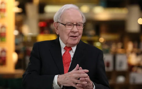 Ở tuổi 93 nhưng ông Warren Buffett vẫn đủ sức đưa cổ phiếu Berkshire lên đỉnh lịch sử