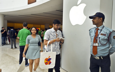 Apple lần đầu bán iPhone sản xuất tại Ấn Độ vào ngày ra mắt