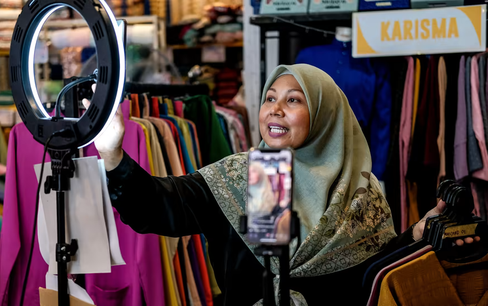 Người bán hàng trên TikTok lo lắng khi Indonesia cân nhắc lệnh cấm