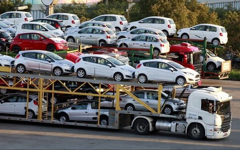 Số lượng ô tô nhập khẩu nguyên chiếc giảm hơn 22% trong tháng 8