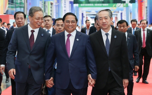 Thủ tướng: Mong muốn Việt Nam trở thành điểm trung chuyển hàng hóa giữa ASEAN và Trung Quốc