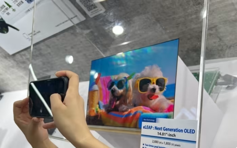 Japan Display sản xuất màn hình OLED cỡ trung cho máy tính bảng và PC vào năm 2025