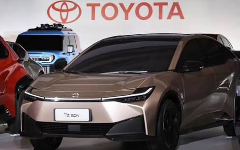 Toyota tăng gấp ba sản lượng xe điện khi đuổi theo Tesla, BYD