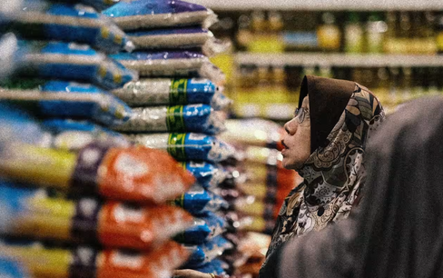 Malaysia vật lộn với tình trạng thiếu gạo trong bối cảnh giá toàn cầu tăng cao