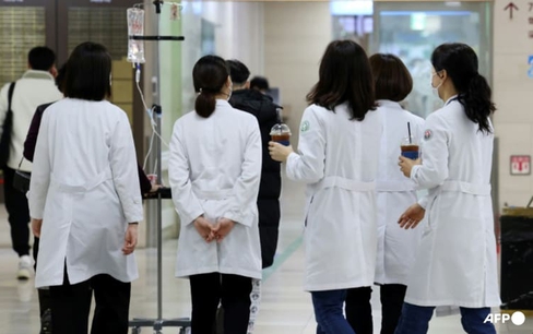 Ngành y Hàn Quốc rối loạn khi gần 9.000 bác sĩ đồng loạt xin nghỉ