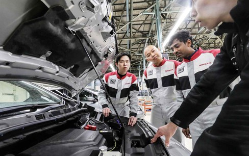 Ngành ô tô Nhật Bản mở cửa cho thợ cơ khí nước ngoài