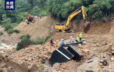 Hiện trường kinh hoàng vụ sập cao tốc khiến 36 người thiệt mạng tại Trung Quốc