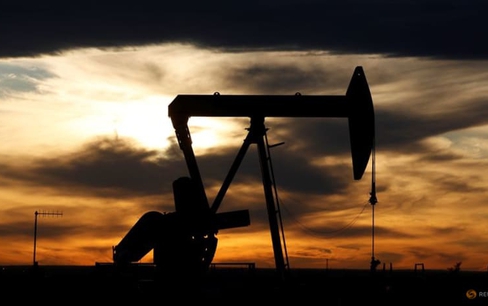 Giá dầu ổn định, nguy cơ giảm hàng tuần do lo ngại kinh tế Mỹ