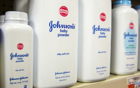 Johnson & Johnson lại đối mặt vụ kiện tập thể mới liên quan đến phấn rôm