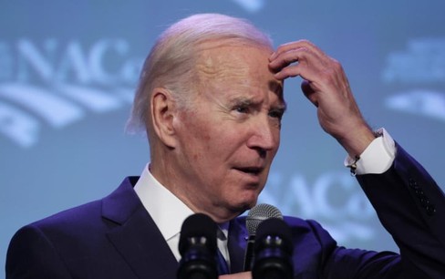 Tổng thống Mỹ Joe Biden vướng 'mớ bòng bong' khi liên tục nhầm lẫn