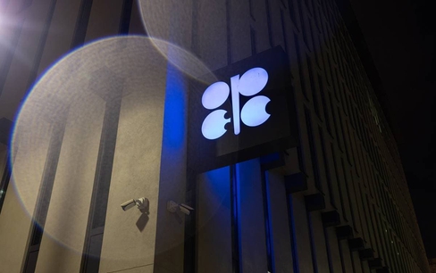 Doanh thu dầu mỏ của OPEC đã giảm 18% vào năm ngoái khi giá dầu giảm