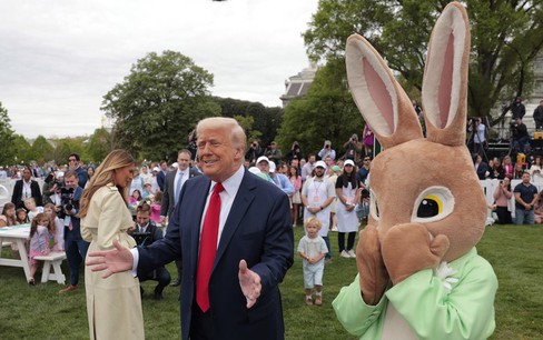 Ông Trump nói 'đang điều hành cả thế giới' và rất vui vẻ với nhiệm kỳ hai