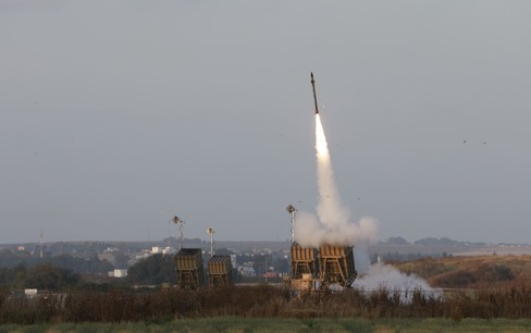 CBS News: Israel thông báo cho Mỹ sẵn sàng tấn công Iran