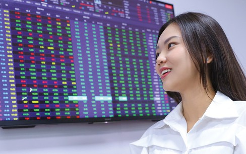 Tiền đầu cơ bắt cổ doanh nghiệp bên bờ vực