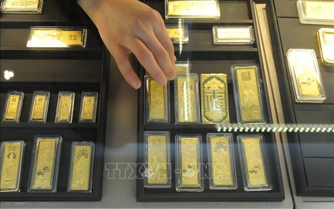 Giá vàng thế giới chạm mức thấp nhất gần ba tuần