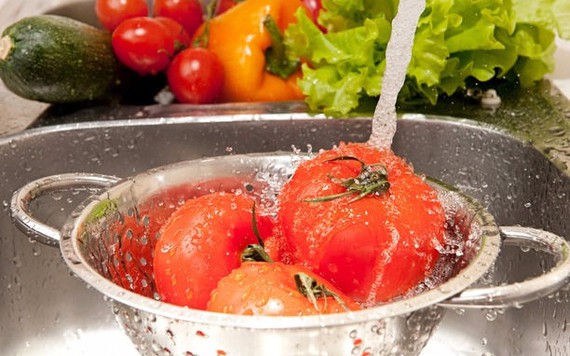 Sáu mẹo "rửa rau đúng" giúp bạn đánh bật thuốc trừ sâu ra khỏi thực phẩm