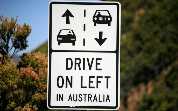 Vì sao một số quốc gia lại lái xe bên trái?