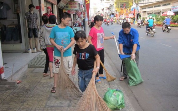 Làm mất vệ sinh công cộng, ai phạt, phạt ai?