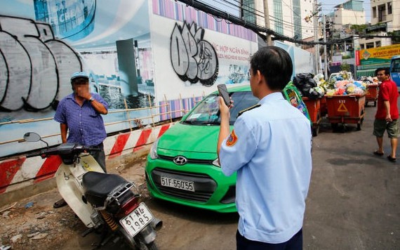 Làm bẩn đường phố, khó vẫn phải phạt