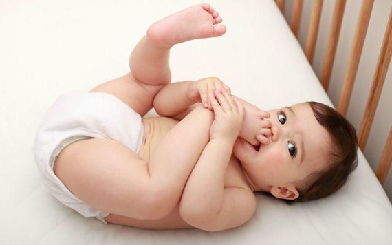 Nguyên nhân và cách điều trị khi trẻ bị nổi mụn nước