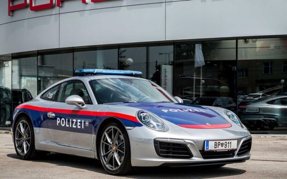 Cảnh sát Áo sử dụng Porsche 911 làm xe công vụ