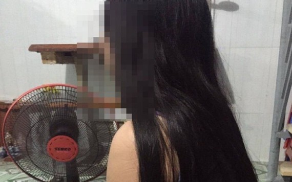 Xác minh vụ cô gái trình báo bị lôi lên ô tô hiếp dâm tập thể