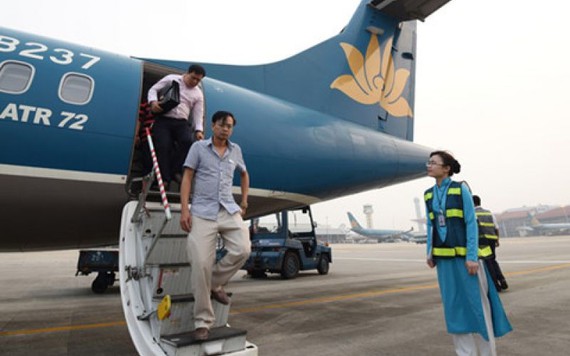 Giá vé máy bay có tăng sau điều chỉnh giá dịch vụ?