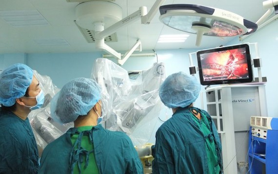 Lần đầu tiên robot thay bác sỹ phẫu thuật thành công ung thư bàng quang