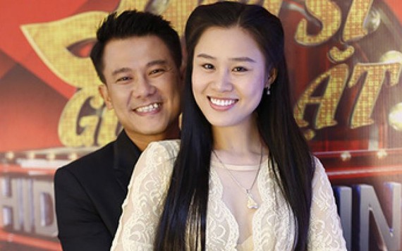 Vân Quang Long hiếm hoi để lộ mặt bà xã xinh đẹp đã cưới 15 năm