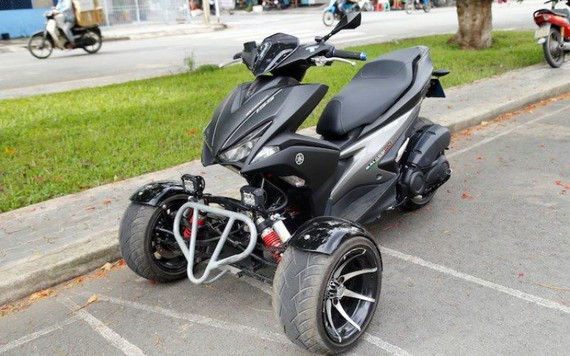 Độc đáo xe tay ga Yamaha NVX 155 ba bánh tại Sài Gòn