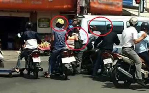 Truy xét nhóm đối tượng dàn cảnh đánh ghen cướp tài sản ở Sài Gòn