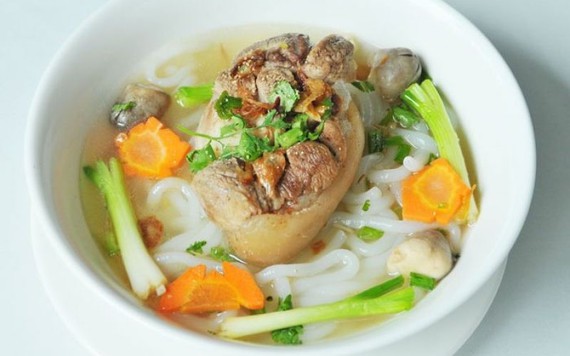 Cách nấu bánh canh giò heo thơm ngon đơn giản tại nhà