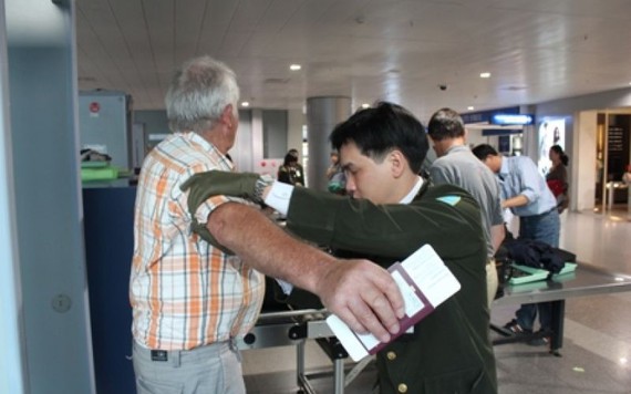 Nâng phí phục vụ hành khách, giá vé máy bay có tăng?