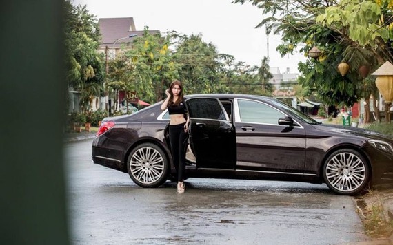 Ngọc Trinh điệu đà bên xế sang Maybach S400