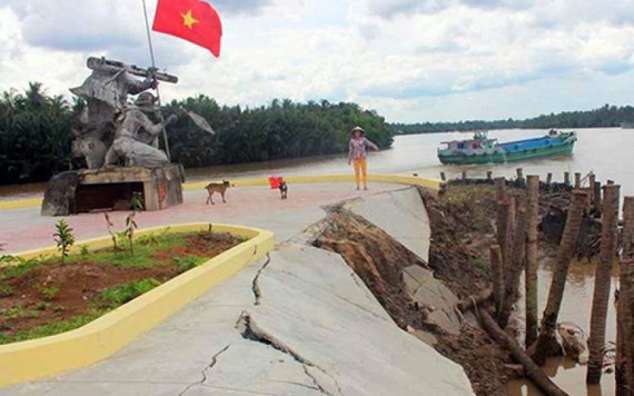 Người mẫu Playboy tố Ryan Phillippe bạo hành