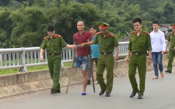 9X cụt chân vẫn cùng đồng bọn cầm kiếm đi cướp