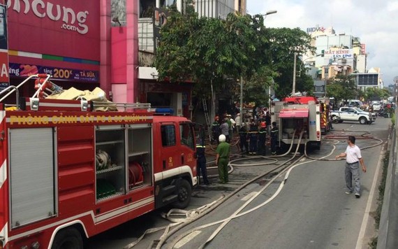 Cháy lớn tại căn nhà bán sơn ở Sài Gòn, 3 người thương vong