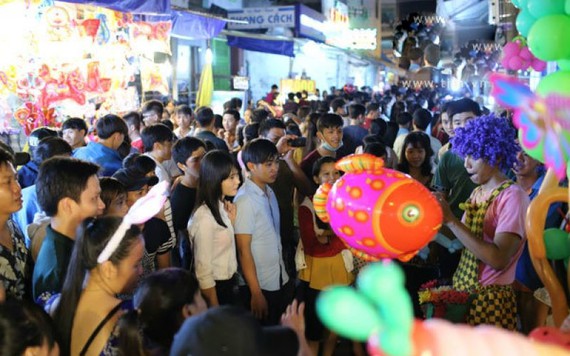 Thực hư dịch vụ thuê người yêu đi chơi trung thu đang rầm rộ trên mạng