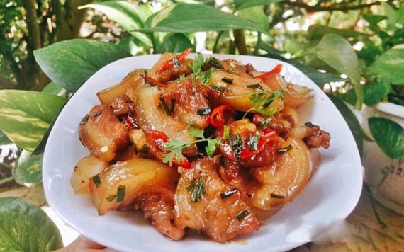 Món thịt ba chỉ xào chua ngọt nhẹ nhàng cho bữa cơm ngày mới