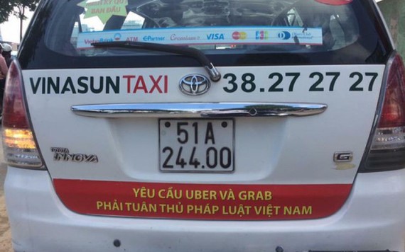 Bị phản ứng, Vinasun cho tháo khẩu hiệu phản đối Uber, Grab ngay chiều nay