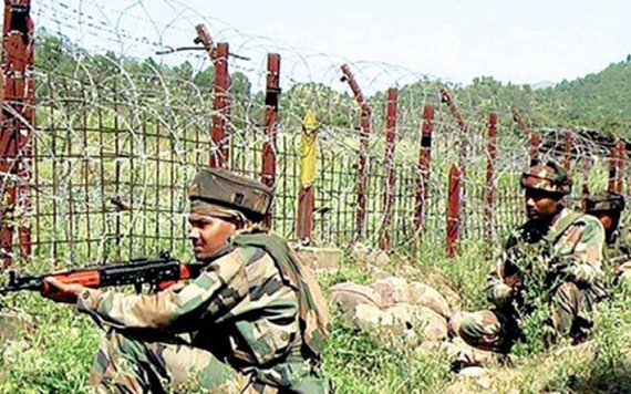 Ấn Độ và Pakistan đấu súng dữ dội tại biên giới