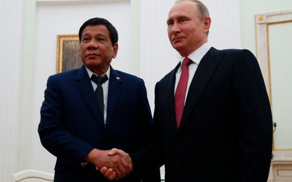 Nga tặng 5.000 súng trường Kalashnikov cho Philippines